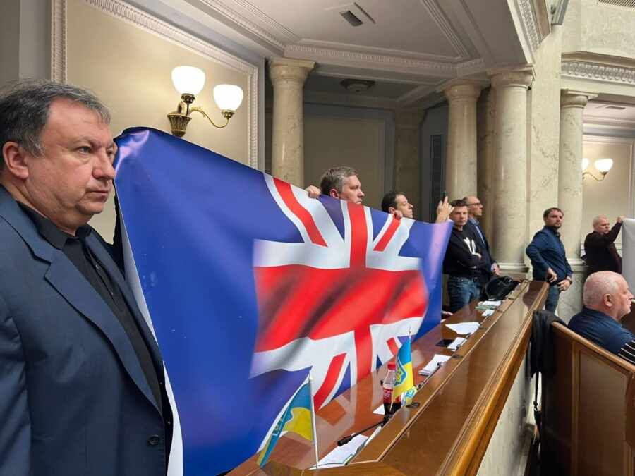 Если долго всматриваться в Украину, Украина начинает всматриваться в тебя