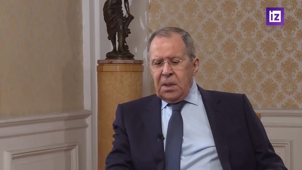 Поставки Украине тяжелого вооружения, которое способно наносить удары по территории России, станут шагом к эскалации конфликта, заявил Министр иностранных дел Сергей Лавров