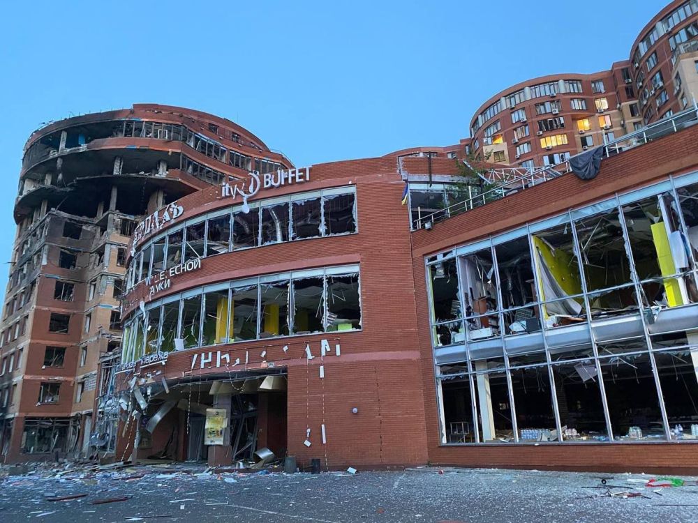 Михаил Онуфриенко: С криками "А нас то за шо?!" зенитчики укрорейха угробили бизнес-центр и ресторан быстрого питания в Одессе