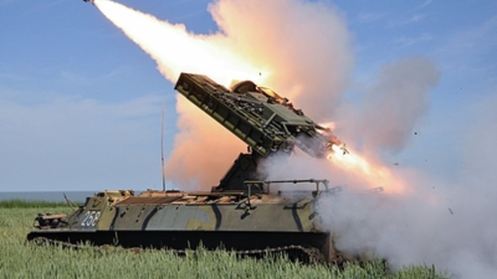 Появилось видео пожара морского вокзала Одессы после попадания ракеты