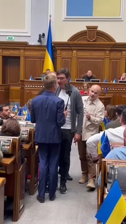 В Верховной Раде передрались нардепы