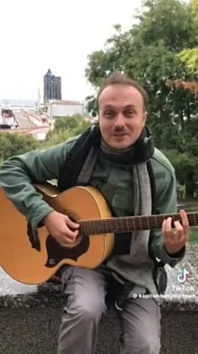 Игорь Димитриев: Одесский музыкант Роман Капитонов с песней о ракетах в Одессе