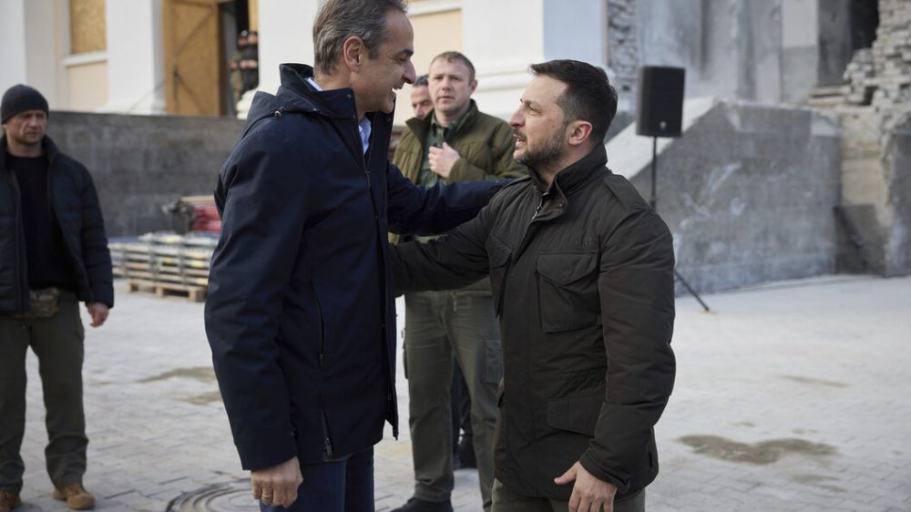 Зеленский пожаловался, что летевшая по нему и Мицотакису ракета, была из Крыма