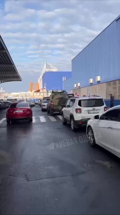 Армен Гаспарян: ТЦКшники в Одессе переодеваются в дедов морозов, чтобы раздавать повестки