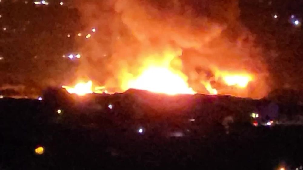 Минувшей ночью ВС РФ нанесли серию ударов по объектам противника в Одессе: эти кадры опубликовали местные пользователи