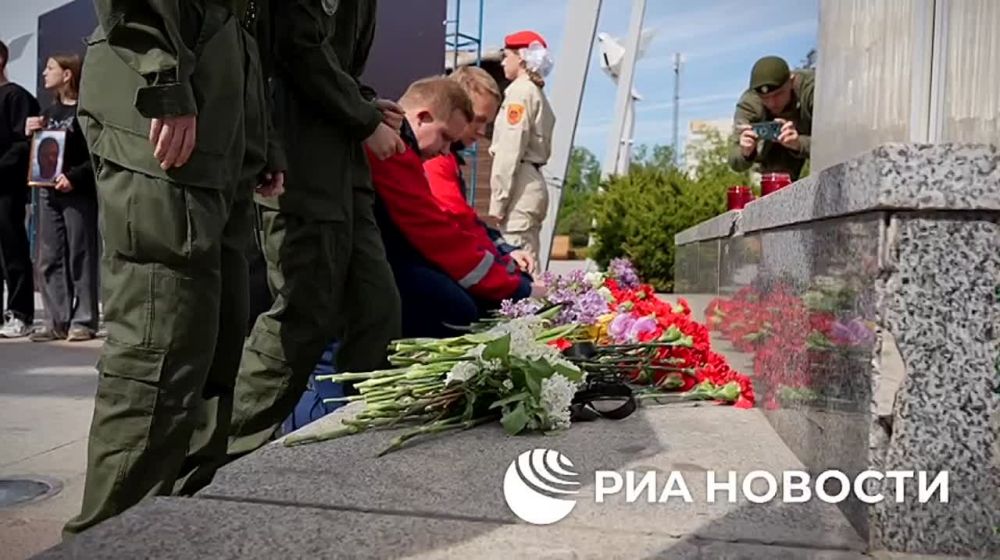 Жители Мариуполя почтили память погибших в Одессе в результате поджога Дома профсоюзов 11 лет назад