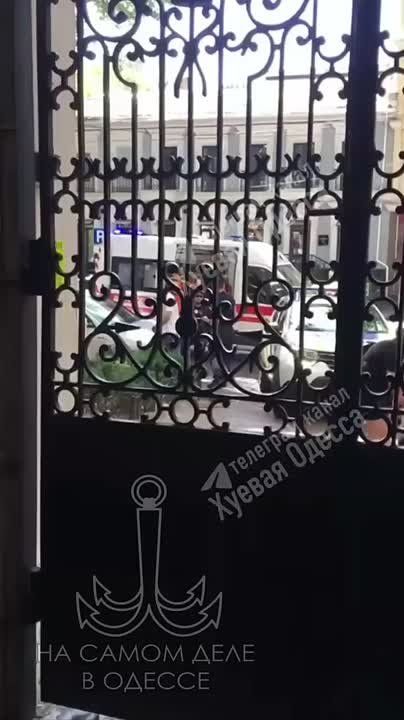   !!!   !       !