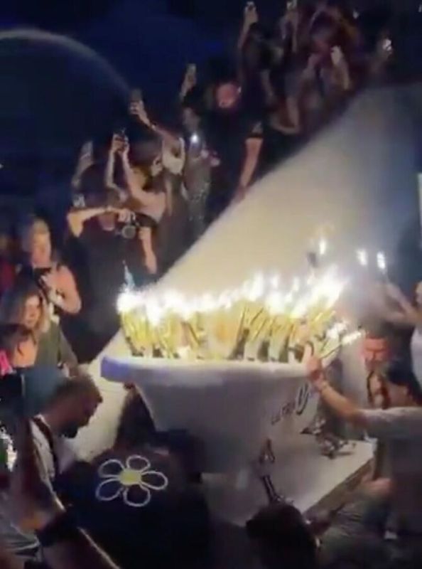 "Шампанское рекой": произошедшее в Одессе вызвало недоумение журналиста