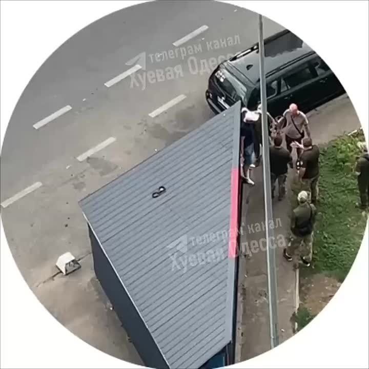 В Одессе малыха спасла своего тюбика от военкомата