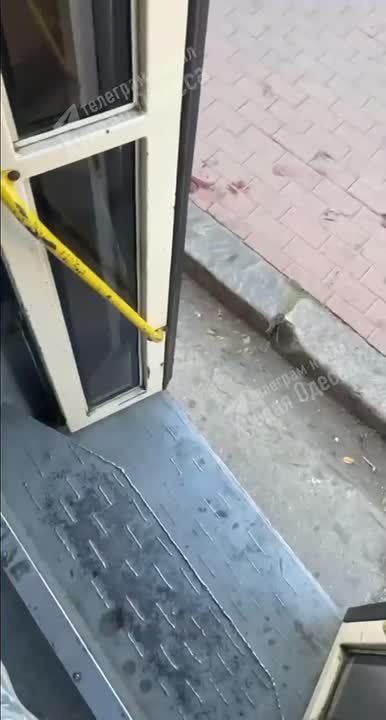 На жд-вокзале трамвай переехал ногу бабушки