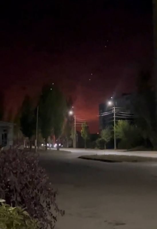 На территории объектов топливно-энергетического комплекса в Волгоградской области произошли пожары в результате атаки беспилотников, сообщил губернатор Андрей Бочаров