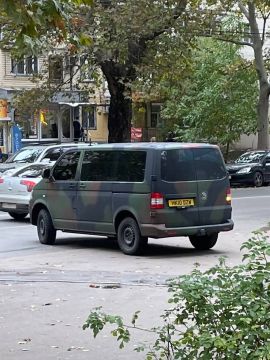 Друзья, у кого есть какая-либо информация по военному бусу Фольцваген HK10 DZW и его обитателям — просьба сообщить в бот обратной связи