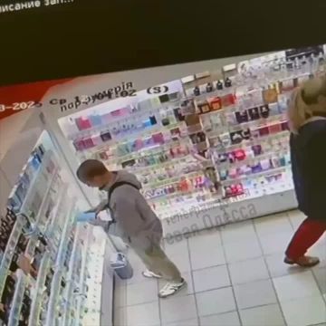 В Одессе жмых подрезал духи для своей малыхи