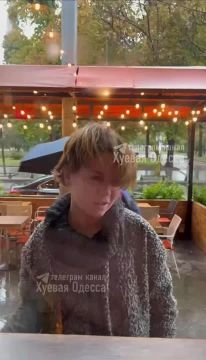 Малыха в Одессе заигрывает с пареньками в баре