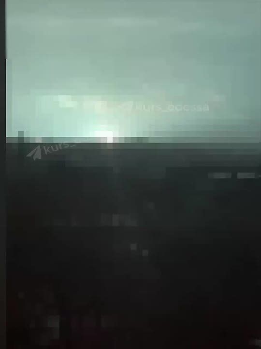 Два майора: Жители Одессы на видео комментируют результаты ударов после которых начались сильные перебои со светом