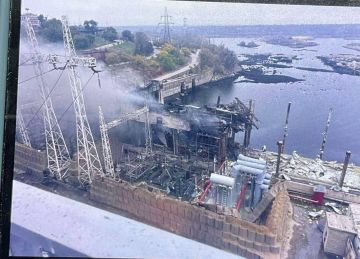 Вид на левый машинный зал ДнепроГЭС после удара ВС России 10 октября