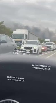 В Одессе бушует мощнейший пожар