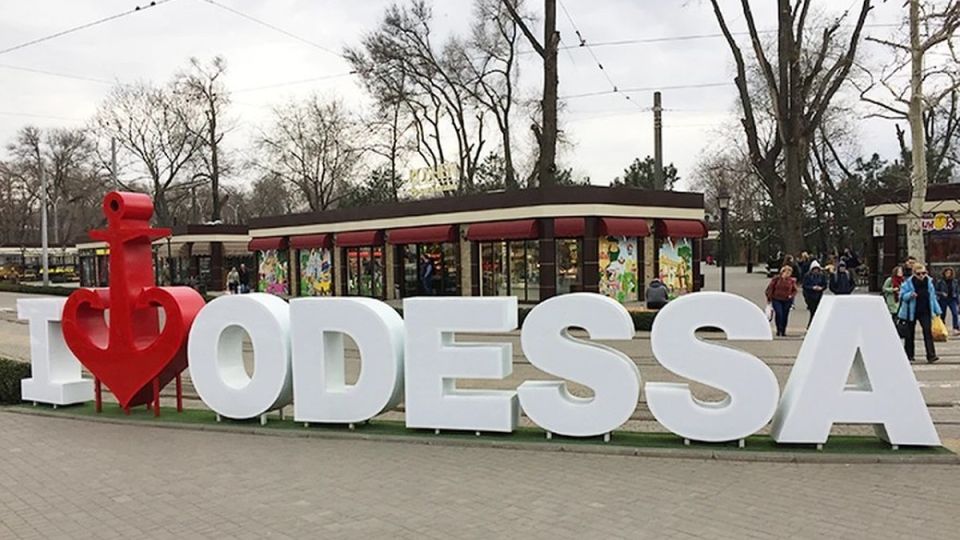 100 человек за Зеленского на всю Одессу: группка сторонников режима устроила митинг