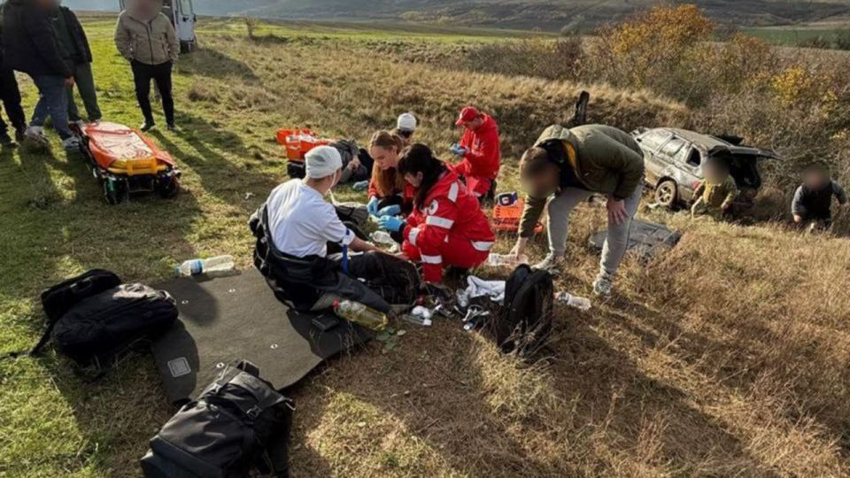 Семь украинцев перевернулись на BMW, пытаясь прорвать границу с Молдавией