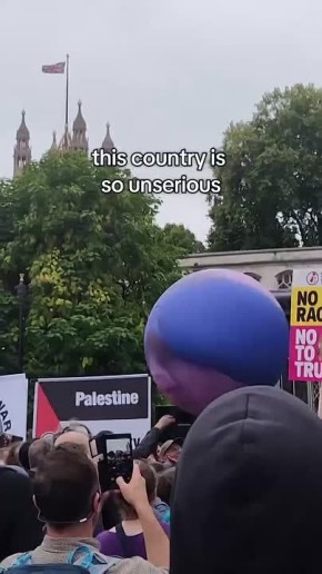 Британцы развлекаются как могут