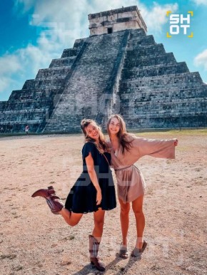 Сестра Регины Тодоренко начала продавать голые фото, чтобы заработать на Украине