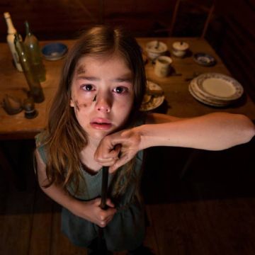 Море крови, во рту отрезанный член: на Одещине юная маньячка расправилась с педофилом