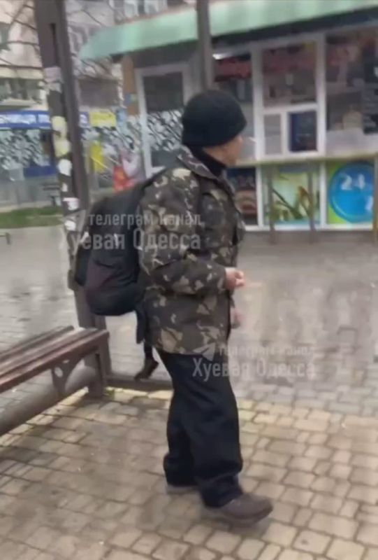 В Одессе дед проклял девушку с ребёнком за голосовуху