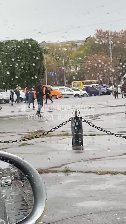 В Одессе на улицу вышел боец неизвестного направления