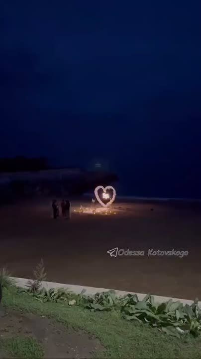 Парень расстался с рукой и сердцем на берегу моря в Одессе