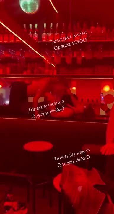 Вечерняя одесская клубничка