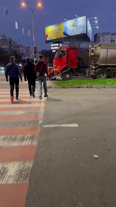 В Одессе легковушка влетела под фуру