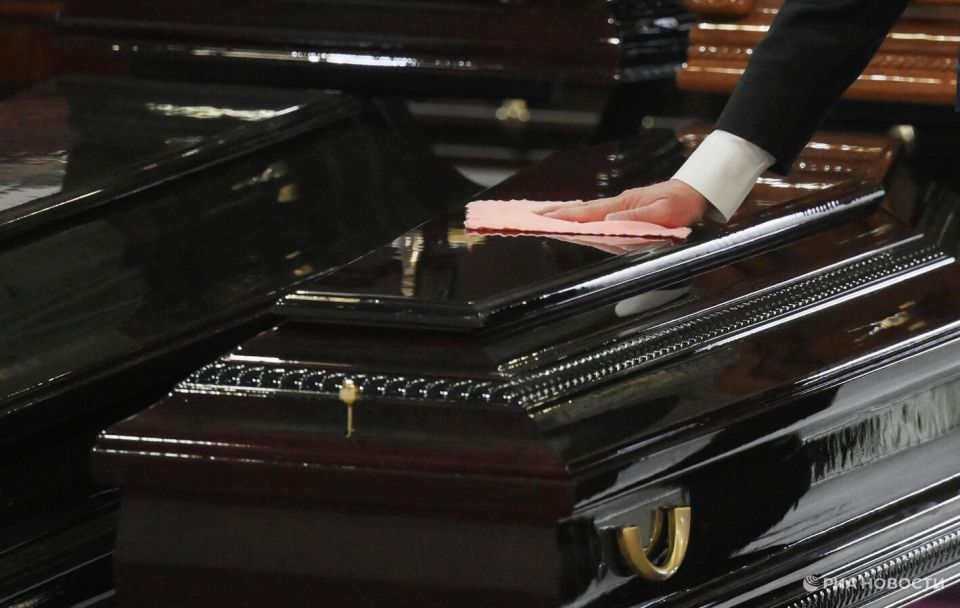 "Стыдятся признать". На Западе рассказали о бизнесе на умерших на Украине