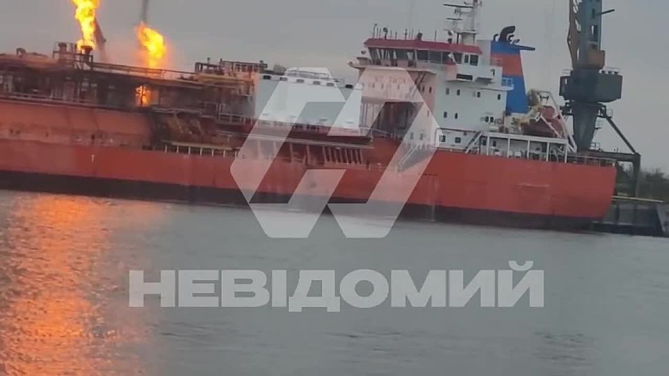 «Эвакуирована целая деревня в Румынии: из-за ночной атаки на Измаил в Одесской области есть большая угроза взрыва судна с газом»