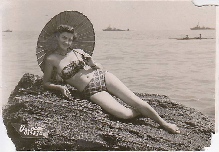 Наша подписчица Ната отправила нам фотографии прямо из лета 1957 года!