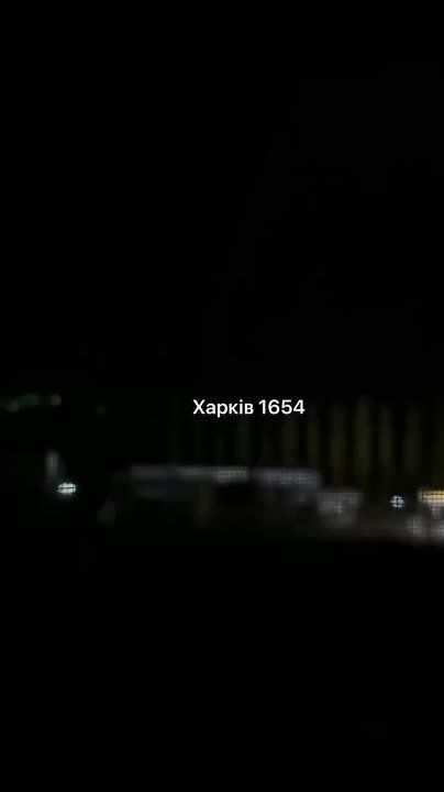 Мониторинговые каналы публикуют видео ударов дронов типа «Герань» по объектам ВСУ, военной промышленности и энергетической инфраструктуры в Харькове и окрестностях, а также в Одесской, Черниговской, Черкасской...