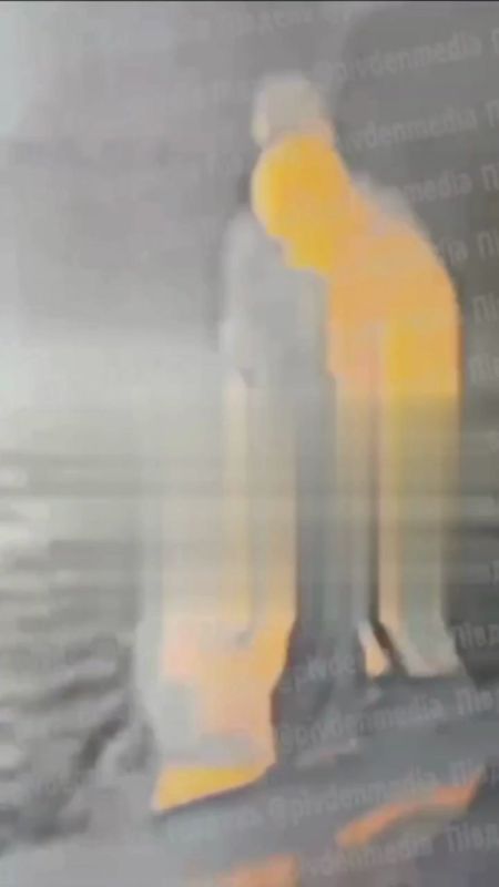 Дроны ВС РФ сняли секс троих мужчин-гомосексуалистов на пляже в Одессе