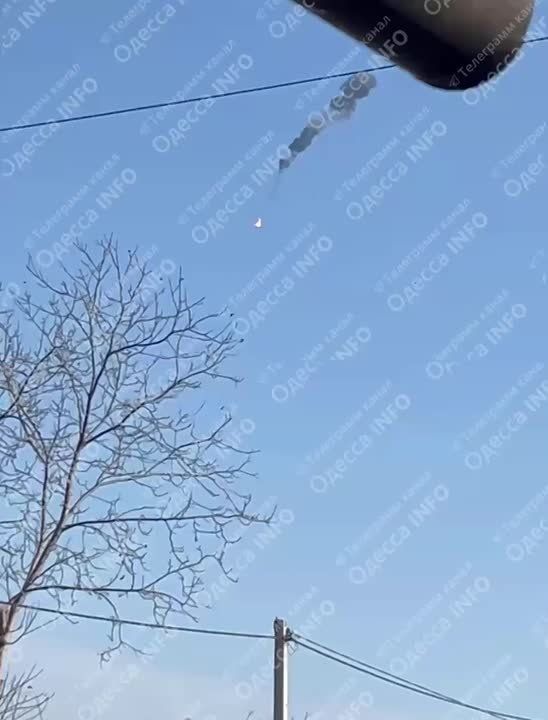 ПВО сбило беспилотник над жилой застройкой, падение попало на камеры