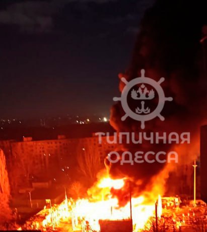 В Одессе произошел пожар на месте прилетов, сообщают местные источники