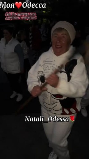 В Одессе старички зажигательно оторвались и взорвали танцпол