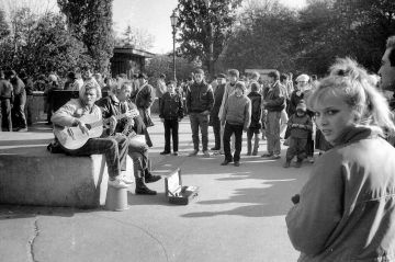 Сегодня мы снова рассматриваем фотокарточки из Одессы 70-90-х годов