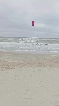 В Одессе начался сезон кайтсерфинга