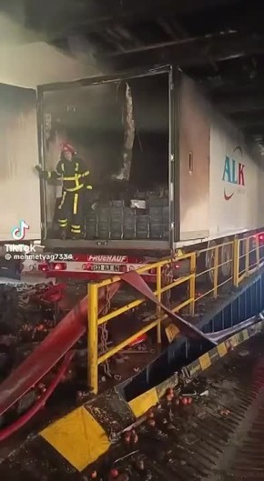 От удара по порту под Одессой сгорел паром