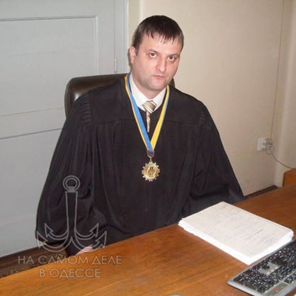 На фото — судья Белгород-Днестровского городского районного суда Сергей Савицкий, который помогал ухилянтам