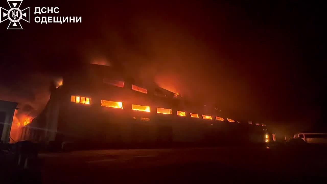 В сети показали последствия ночных прилетов по Одесской области