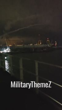 Турецкие моряки снимают кадры работы украинских систем ПВО в небе над Одессой