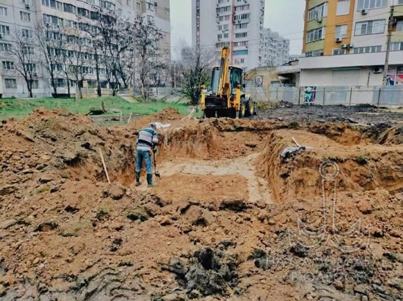 Коммунальщики сообщают, что на ул. Ак. Сахарова в Пересыпьском районе Одессы начато строительство нового бювета