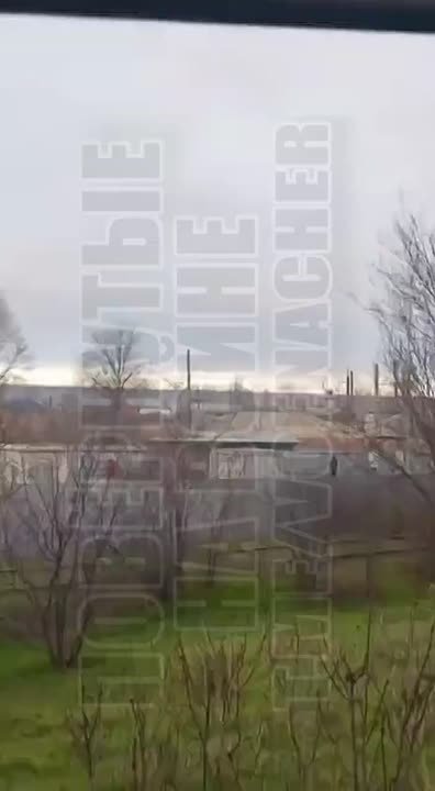 Прилёты дронов-камикадзе «Герань-2» по железнодорожному мосту в поселке Сарата Одесской области