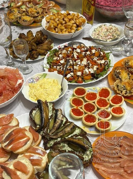 Как бы там ни было, а до Нового года одесситам осталось 32 часа