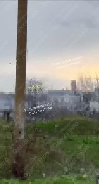 "Вот это я вовремя снял!". Одесситы сняли удары "Геранями" по портовой инфраструктуре, оживлённо и нецензурно комментируя происходящее заБУСТить нас