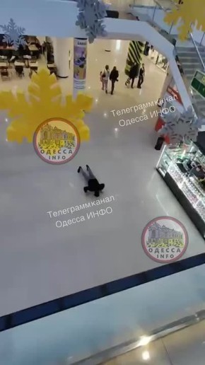 В одесском торговом центре парень решил установить мировой рекорд